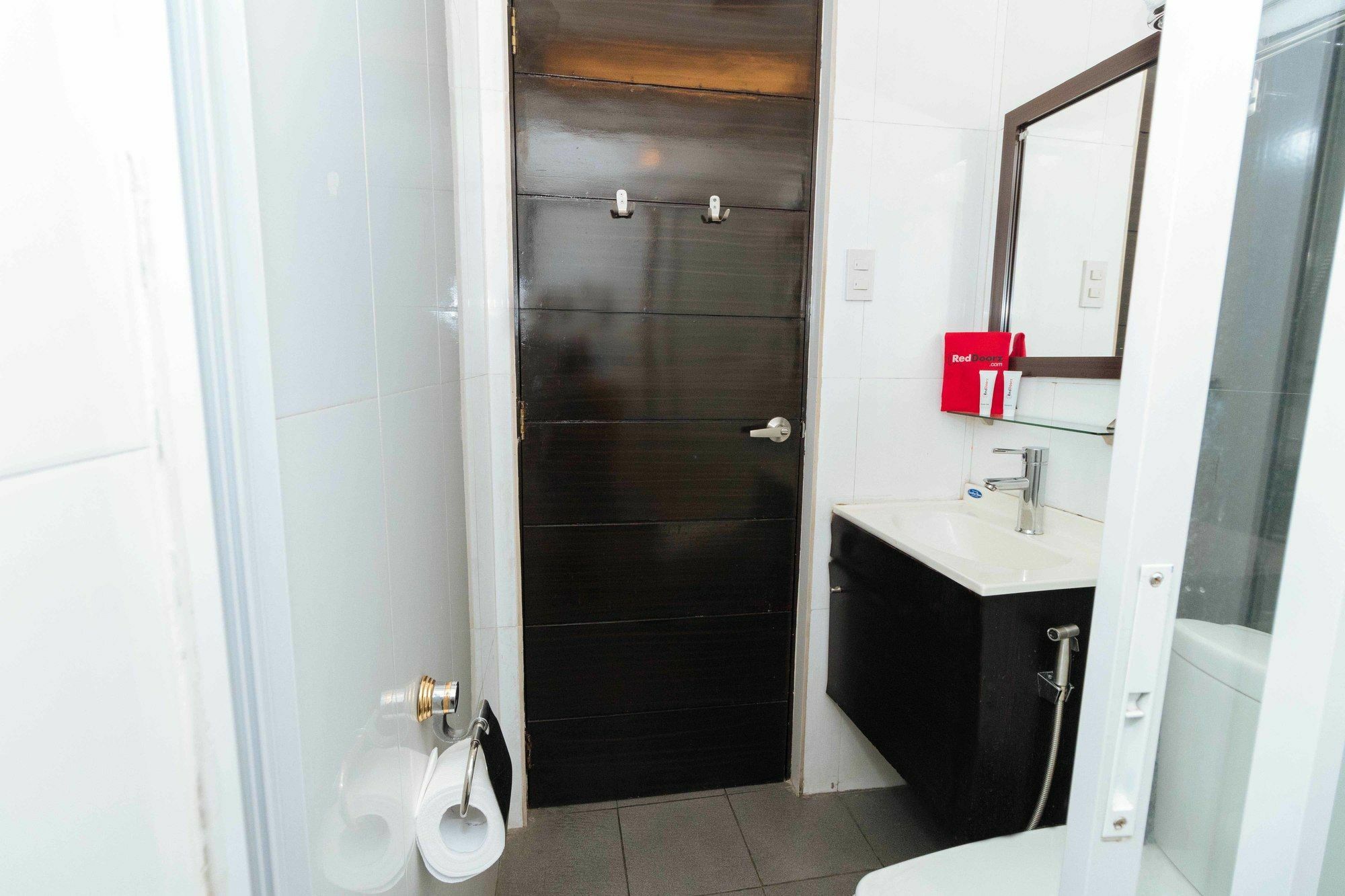 Reddoorz Near Quezon City Circle エクステリア 写真